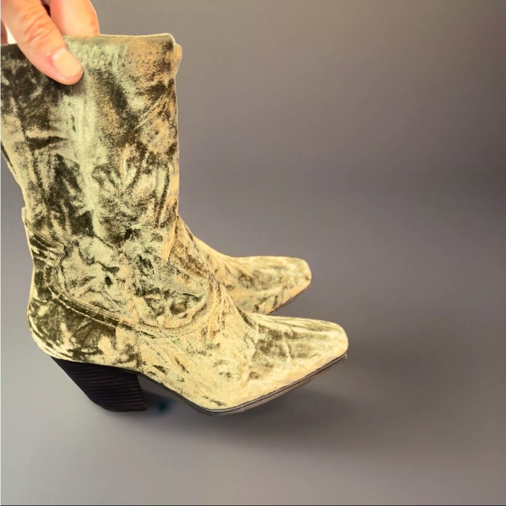 SOLD! NEW!! Gianni Bini Green Velvet Ankle Western Boots, Sz 8M, Orig. $118